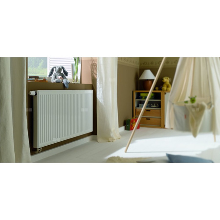 Grzejnik płytowy typ 11 KERMI Profil-V, prawy, z osłonami wym. 900 x 2000 mm, kolor biały, moc 2780 W