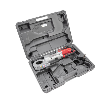 Gwintownica z napędem mechanicznym 760 FXP (12-R), 2 akumulatory FXP 4 Ah, ładowarka FXP, zestaw głowicy gwinciarskiej 1/2-2" 12-R BSPT, ramię wsporcze, walizka