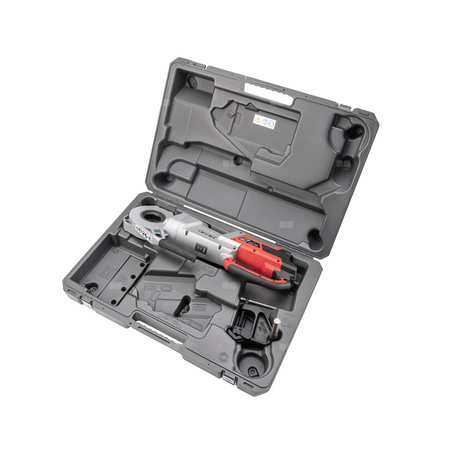 Gwintownica z napędem mechanicznym 760 FXP (11-R), 2 akumulatory FXP 4 Ah, ładowarka FXP (wtyczka EU i UK), zestaw głowicy gwinciarskiej 1/2-2" 11-R BSPT, ramię wsporcze, walizka